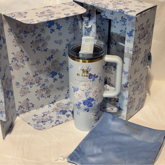 Everblooming Rosettes Pattern Stanley X LoveShackFancy 40oz - Picture 4 of 7